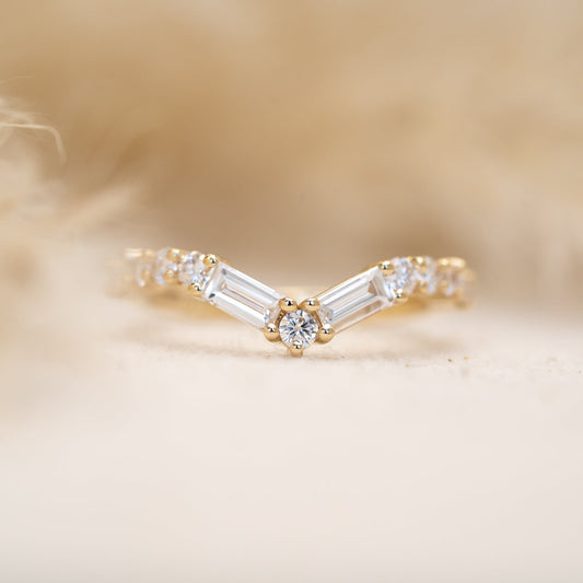 Aurelian Crown Baguette & Round Wedding Band