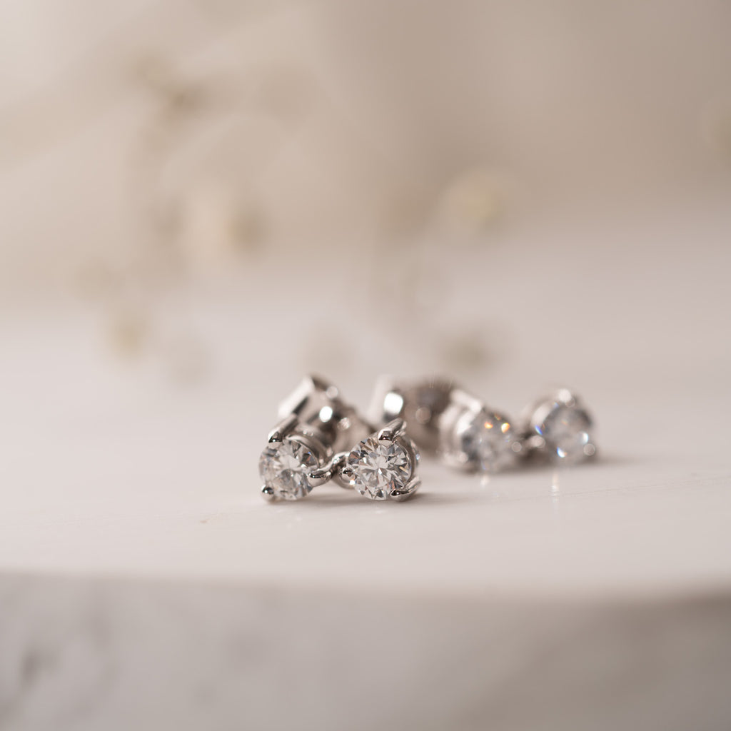 The Maia Earrings | 1.0ct D-E VS Round Lab Diamond 18k Fairtrade Gold Drop