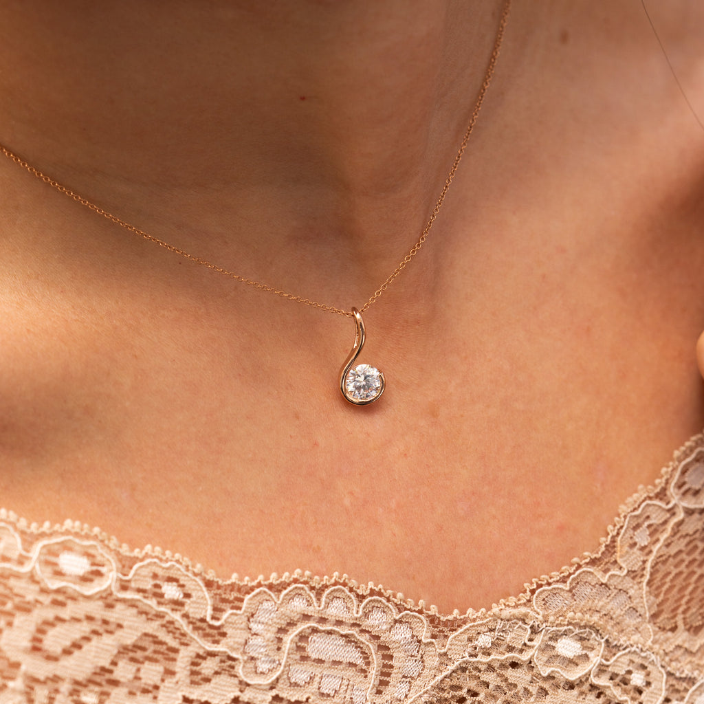 The Orla Pendant | Round Lab Diamond Drop Charm