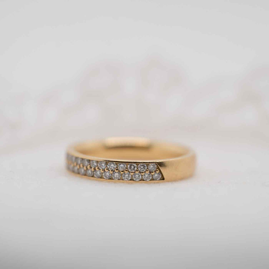 The Amity Ring | 0.42ct VVS1 D-E Double Row 18k Gold Wedding Band